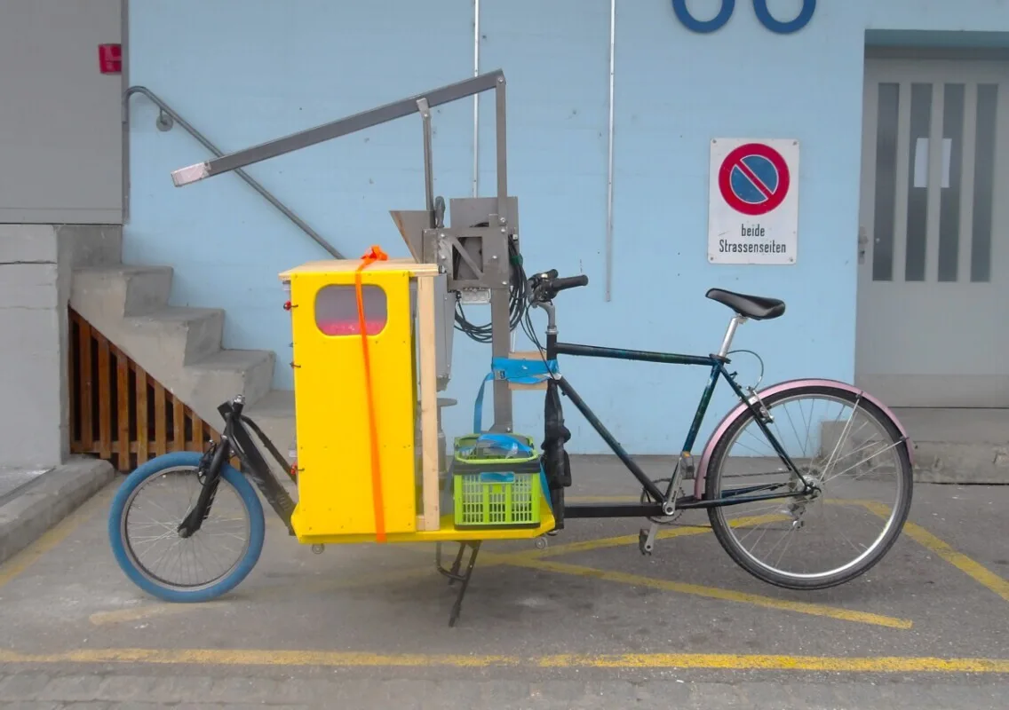 Re plastic mobile2